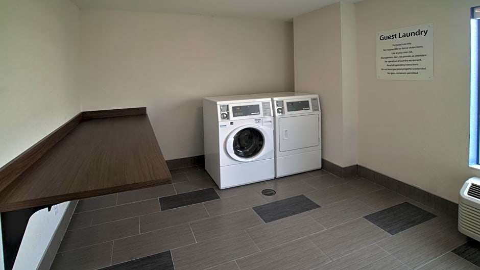 Holiday Inn Express & Suites Evansville North, an IHG Hotel