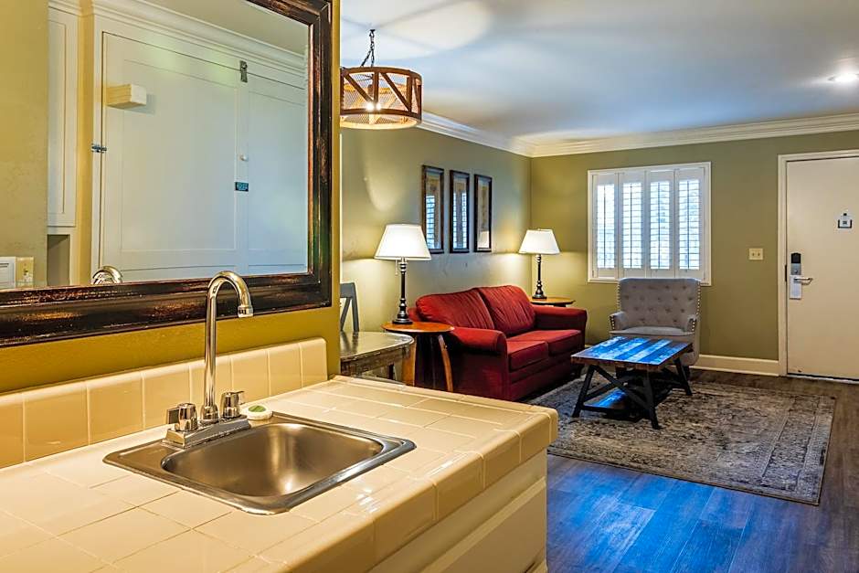 Cambria Pines Lodge