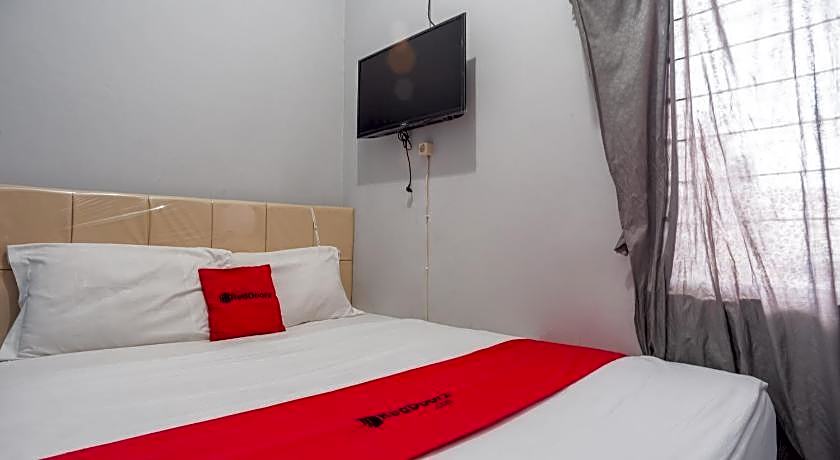 RedDoorz near Margonda Raya