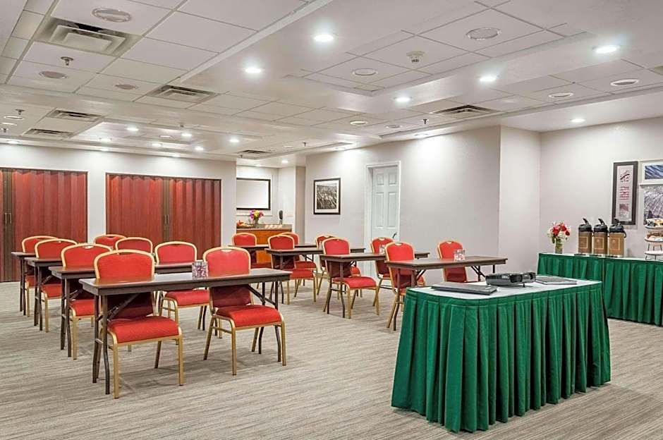 Country Inn & Suites by Radisson, Cookeville, TN