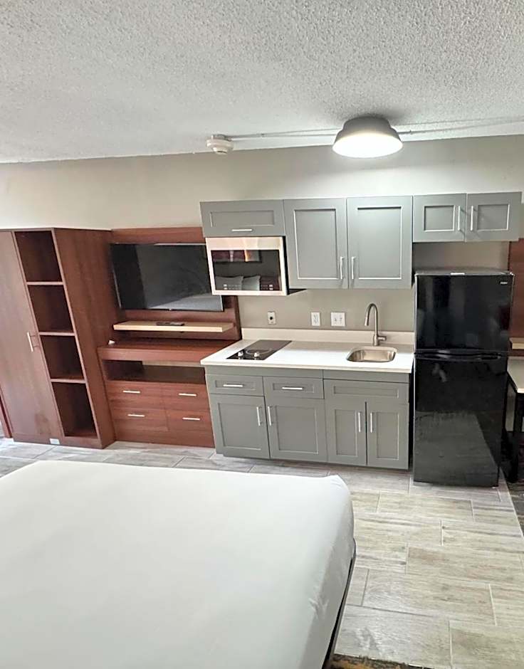 Hawthorn Extended Stay by Wyndham Columbia / Ft. Jackson