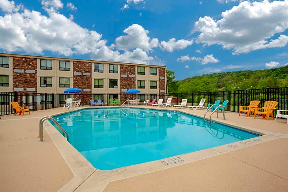 Days Inn by Wyndham Liberty