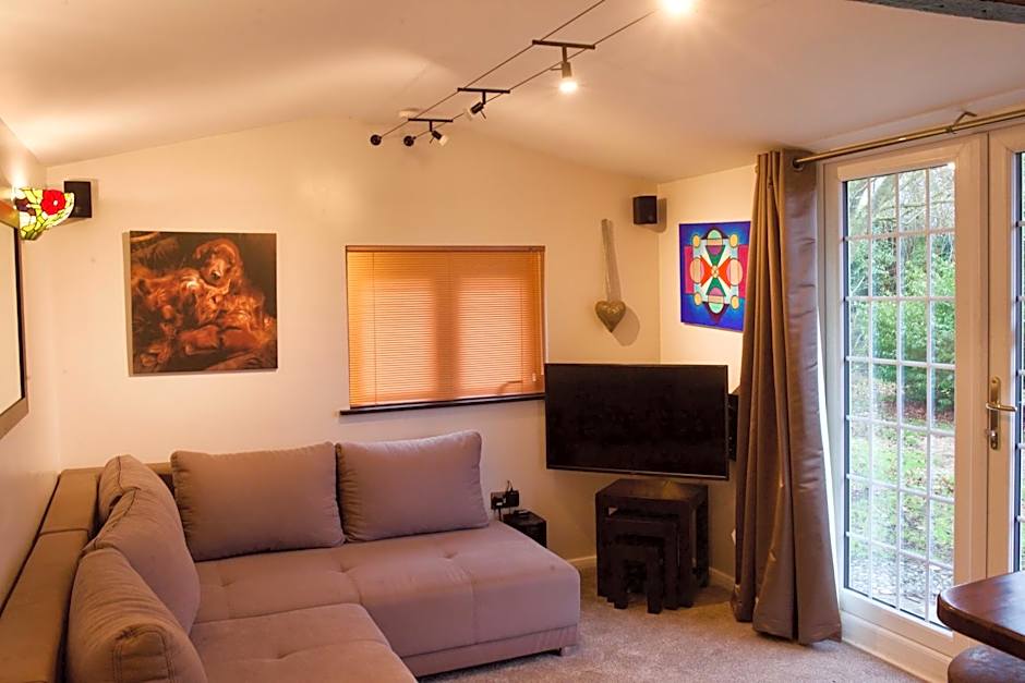 Luxurious Rural Cabin with Hot Tub