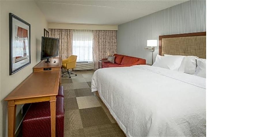 Hampton Inn & Suites Forest City