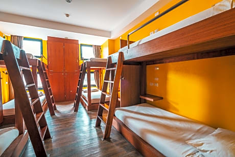 Private Group Room for 8 People