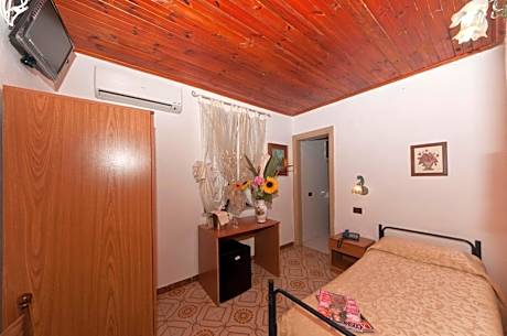 Economy Single Room