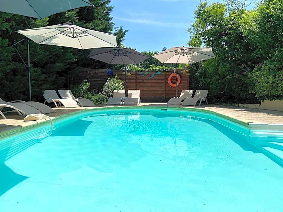 Ô Clair de Lune au cœur de Sarlat - Chambres climatisées - Parking privé - Piscine chauffée - Spa et massages