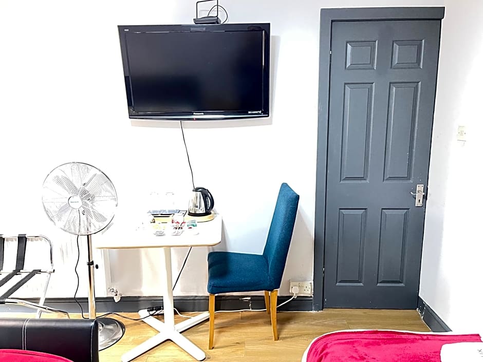 Hollybush Guest House