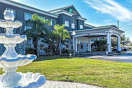Holiday Inn Express & Suites Cocoa by IHG