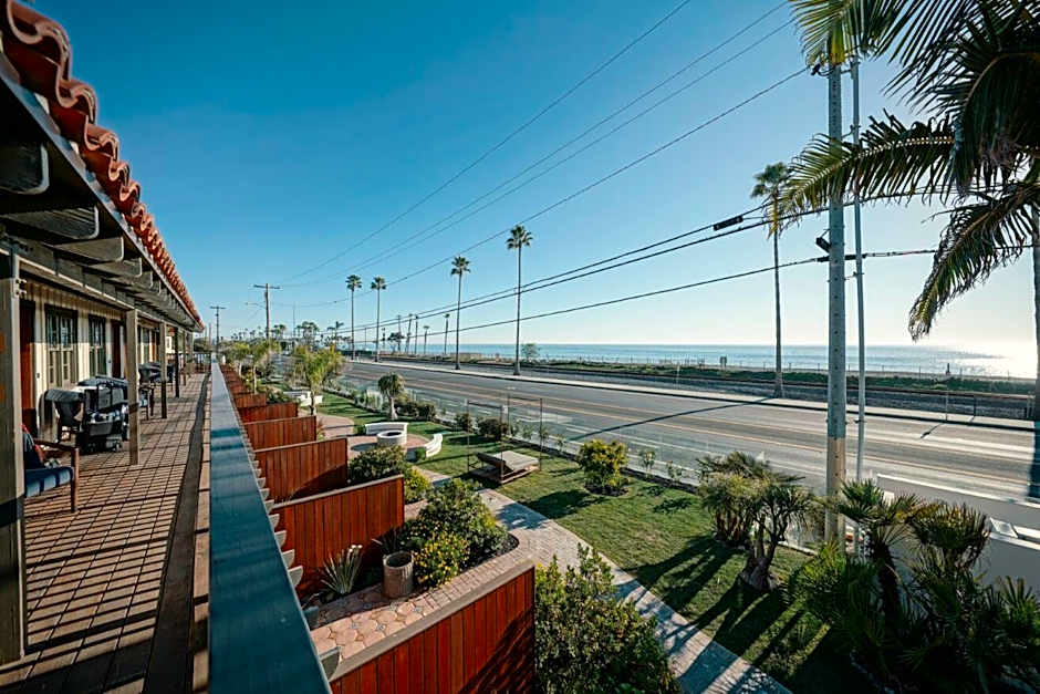 El Caminante Bar & Bungalows