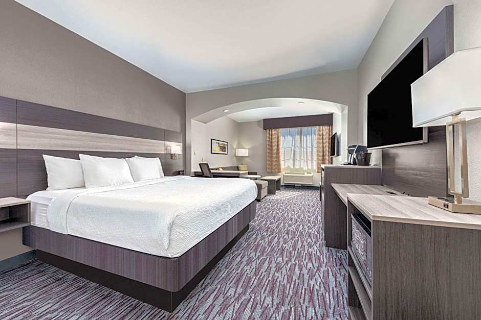 La Quinta Inn & Suites by Wyndham Allen At The Village