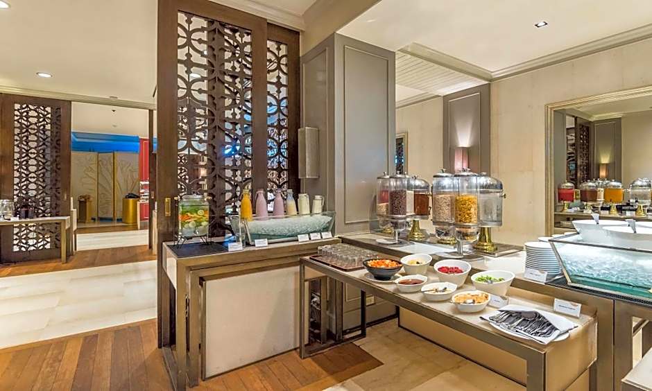 Chatrium Hotel Royal Lake Yangon