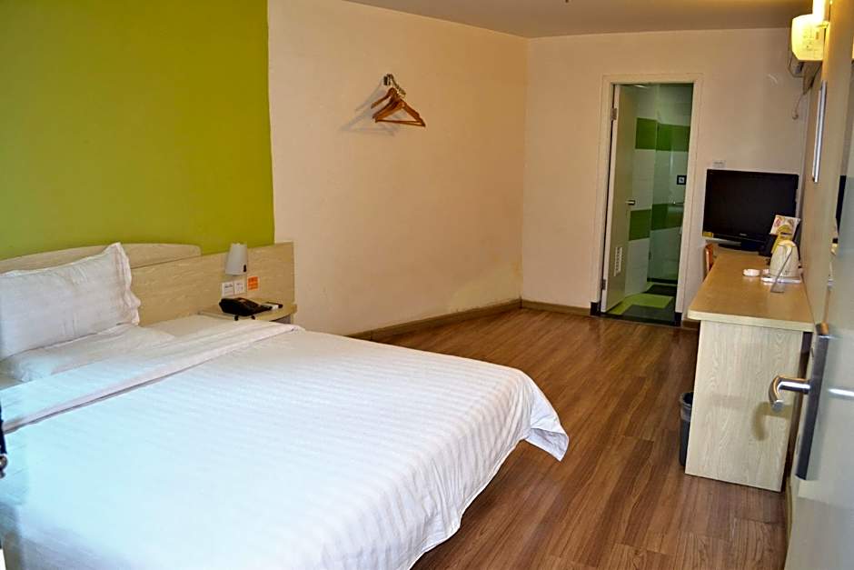 7 Days Inn Heyuan Railway Station