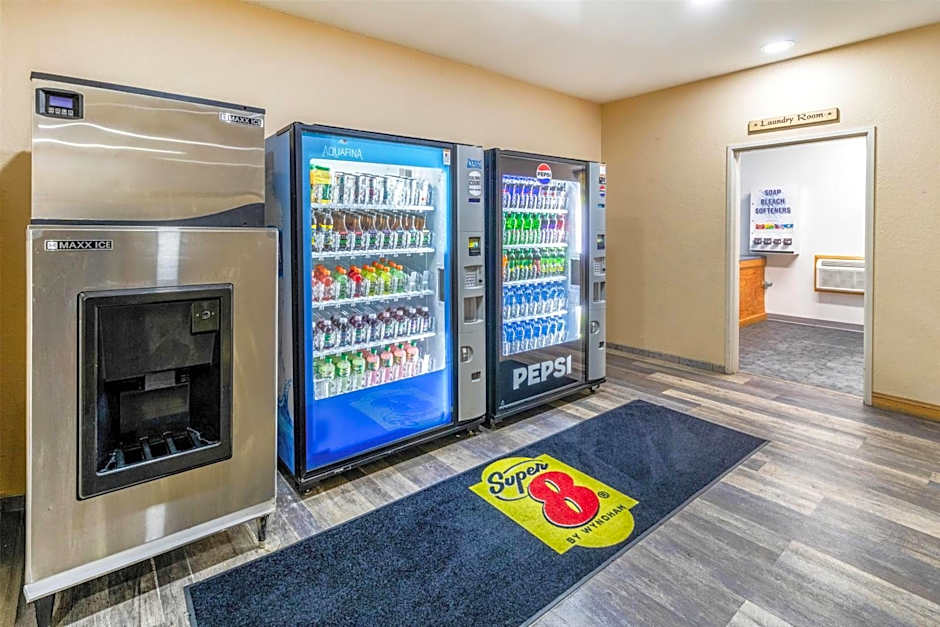 Super 8 by Wyndham Uniontown PA