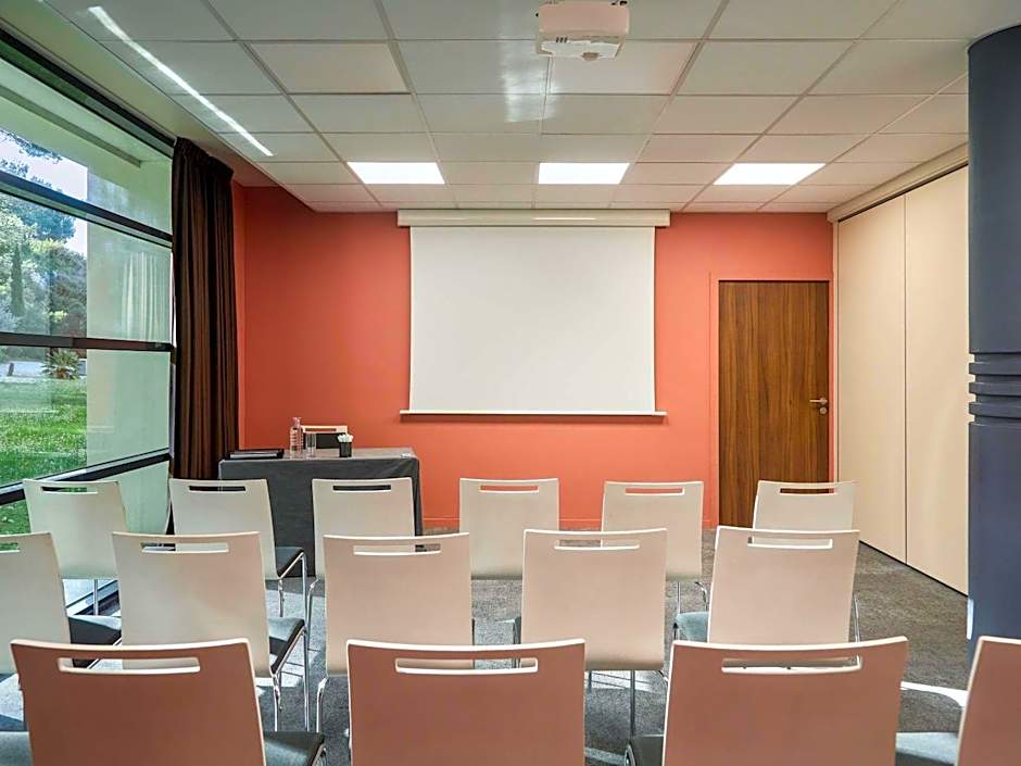 Mercure Aix-en-Provence La Duranne Gare TGV