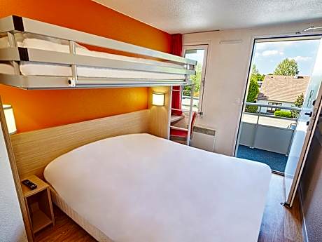 Triple Room (1 Double Bed + 1 Single Bed)