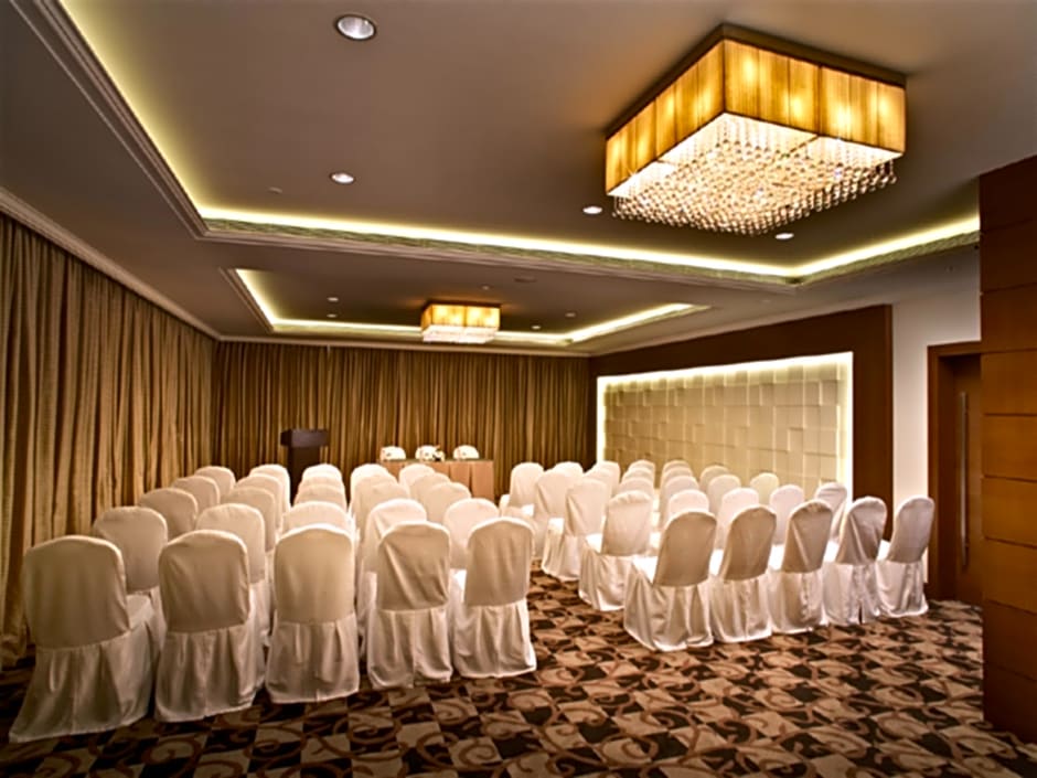 Adarsh Hamilton Hotel