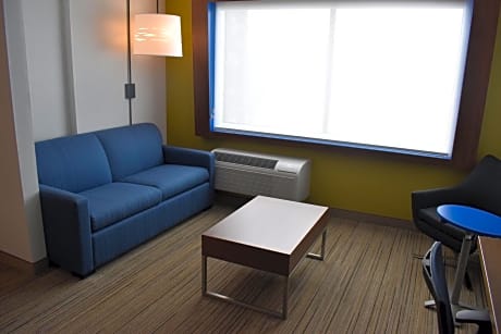 King Studio Suite - Mobility Access with Roll-in Shower