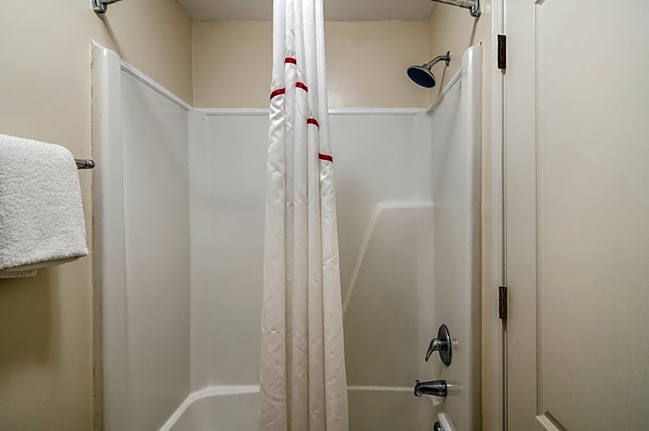 Red Roof Inn & Suites Pensacola East - Milton