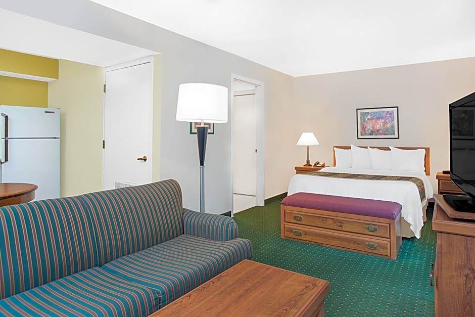 Hawthorn Extended Stay by Wyndham Green Bay
