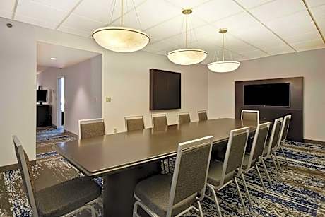 King Hospitality Suite- Non-Smoking