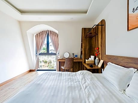 2-Bedroom Forest View Apartment