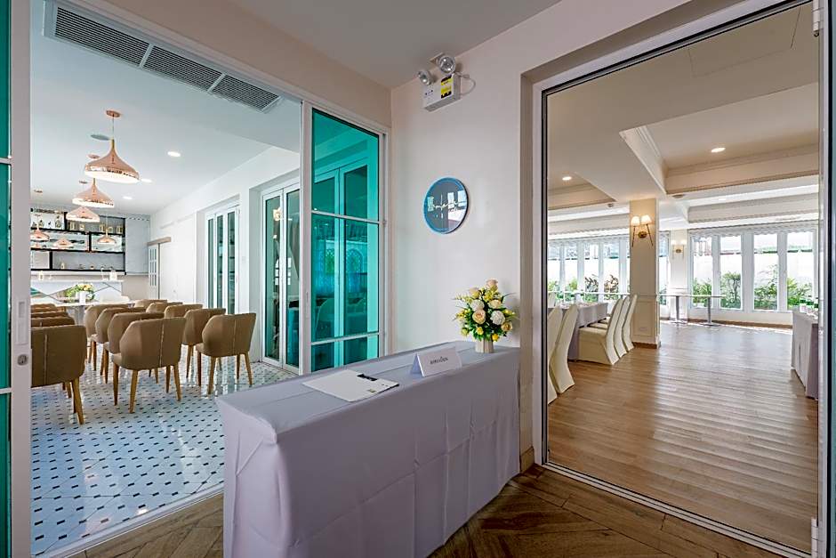 De Hug Hotel and Residence