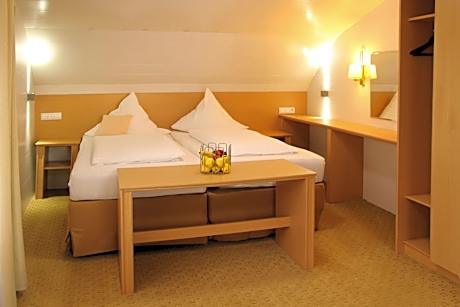 Triple Room with Bathroom