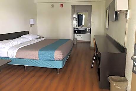 1 King Bed Mobility/Hearing Accessible Room Roll-In Shower Non-Smoking