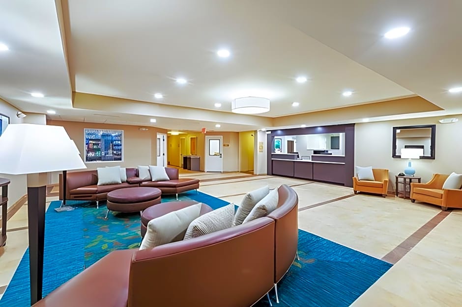 Candlewood Suites Lenexa - Overland Park Area