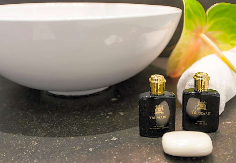 Amsterdam Canal Hotel