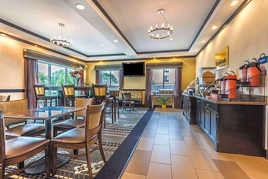 Days Inn & Suites by Wyndham Mineral Wells