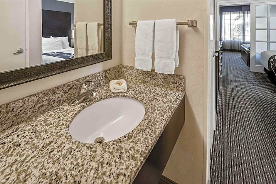 La Quinta Inn & Suites by Wyndham Anaheim Disneyland