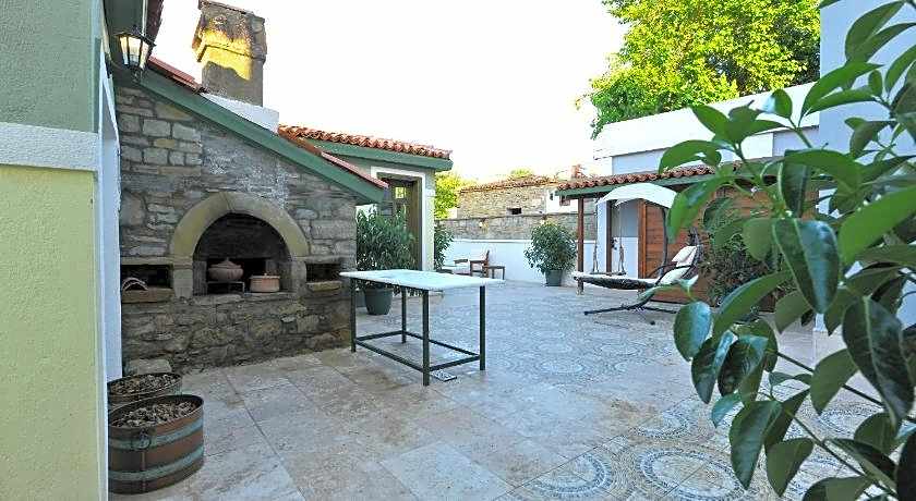 Petrino Gokceada Hotel Kitchen