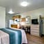 HomeTowne Studios & Suites Bentonville