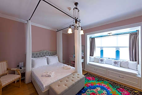Deluxe Room with Bay Window