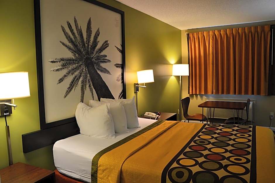 Super 8 by Wyndham Monticello