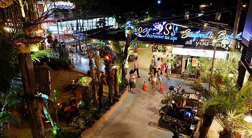 Lipe - Bloom Cafe and Hostel