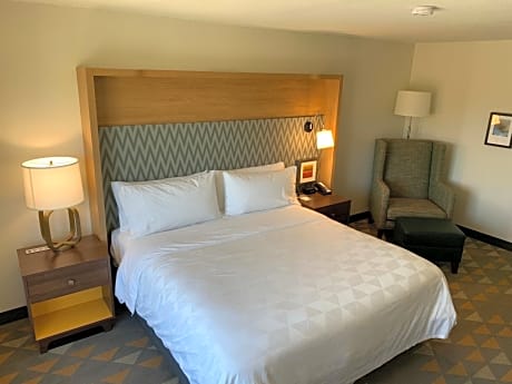 Deluxe King Room - Hearing Accessible with Bath Tub/Non-Smoking