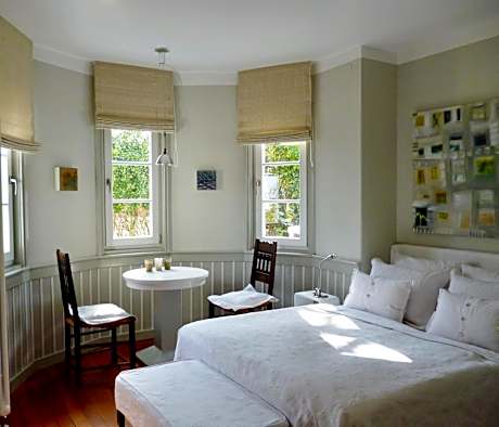 Towerroom with external private bathroom