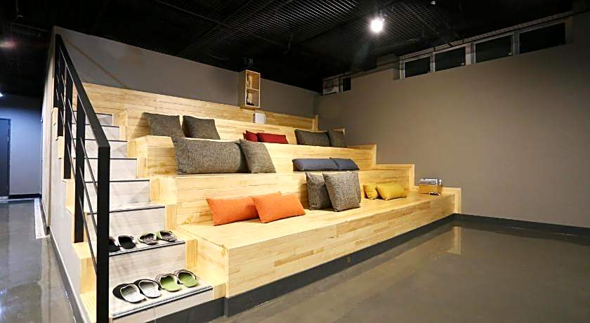 With U Hotel & Guesthouse