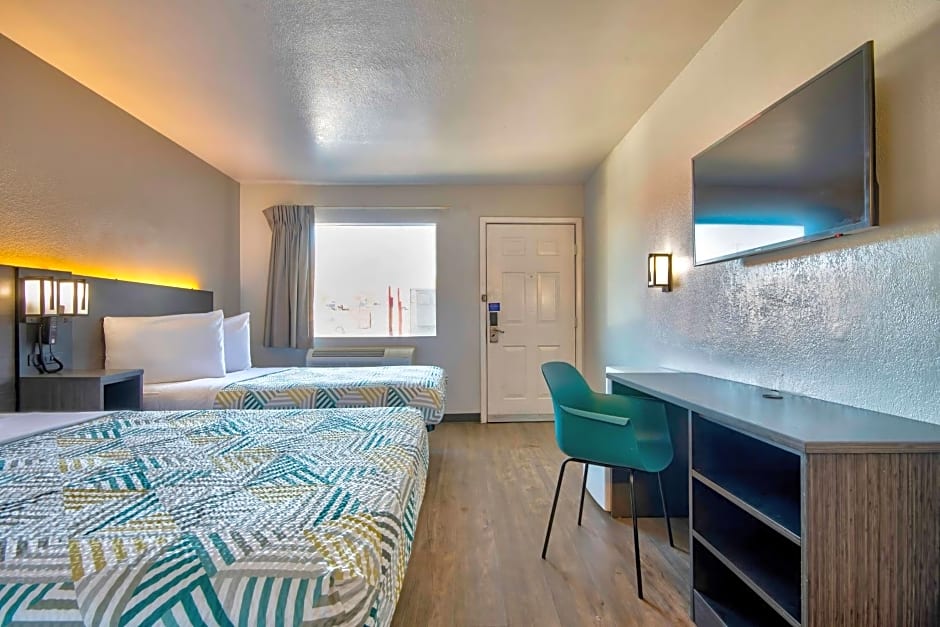 Motel 6-Albuquerque, NM - Carlisle