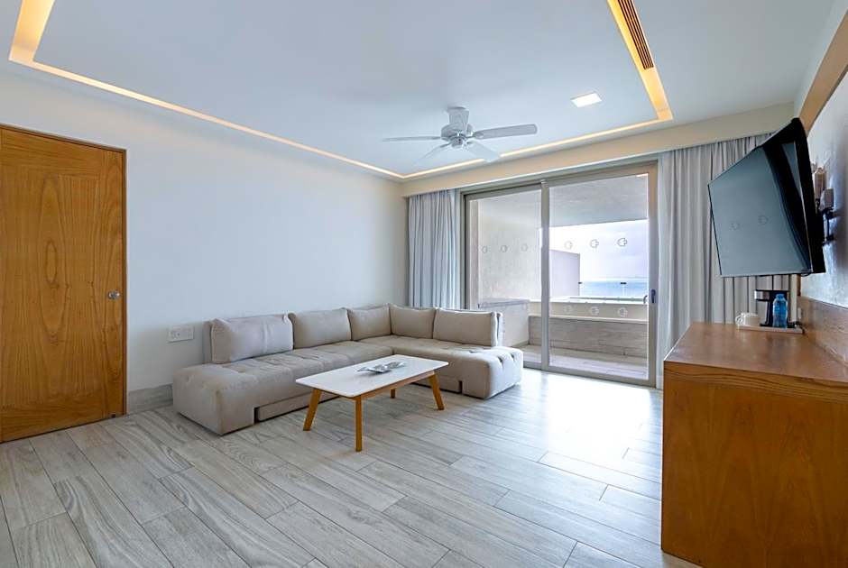 Izla Beach Front Hotel