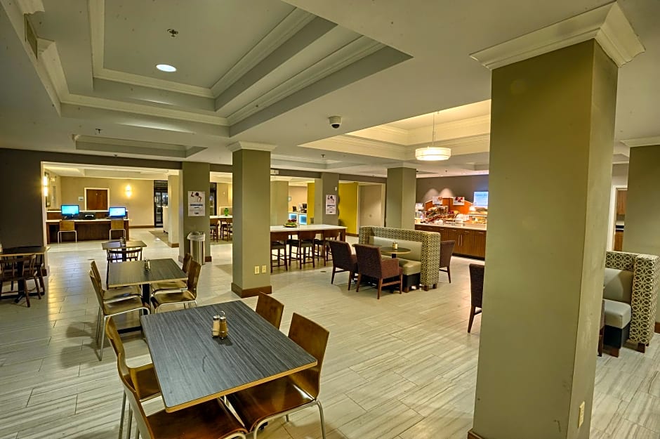 Holiday Inn Express Hotel & Suites Pell City