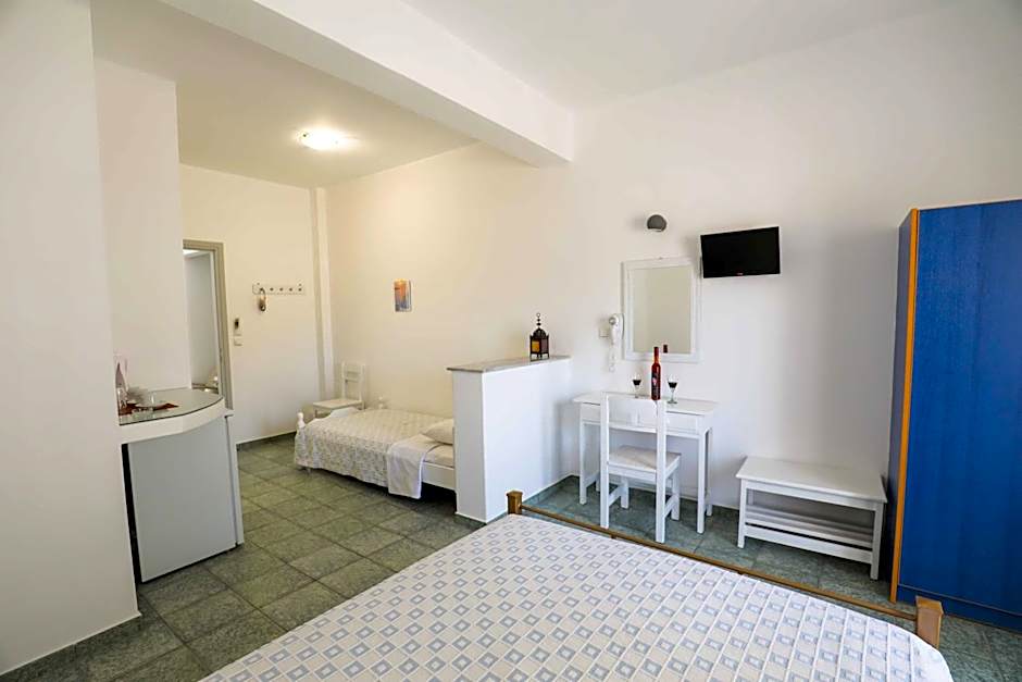 Finikas Santorini