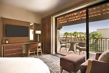 Signature 2 Queens- 530sf 49sm Patio or balcony in Sunset Beach wing, oversized shower