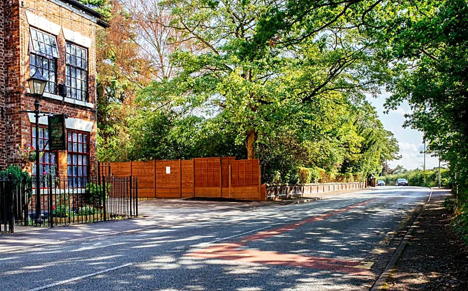 Pymgate Lodge Airport Hotel