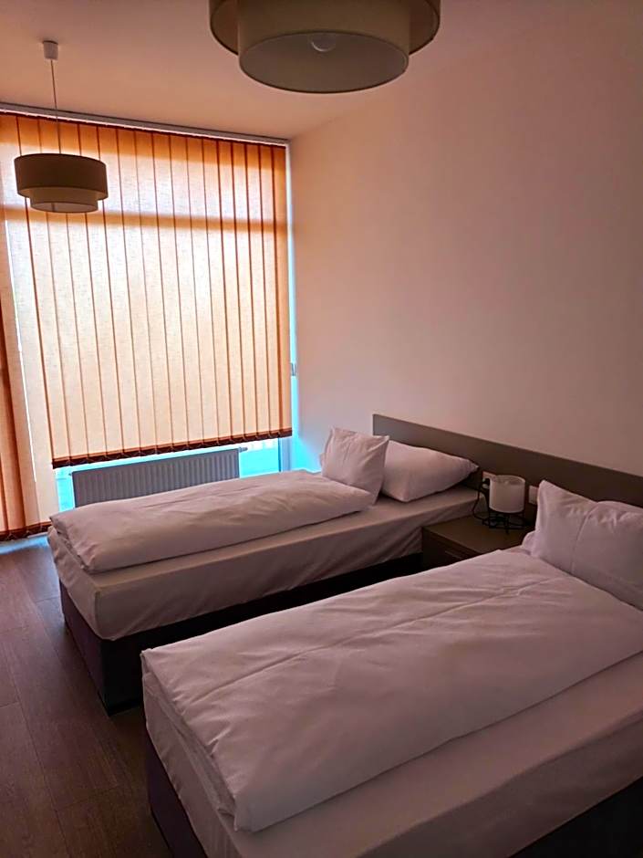 Parizs Garden Apartments