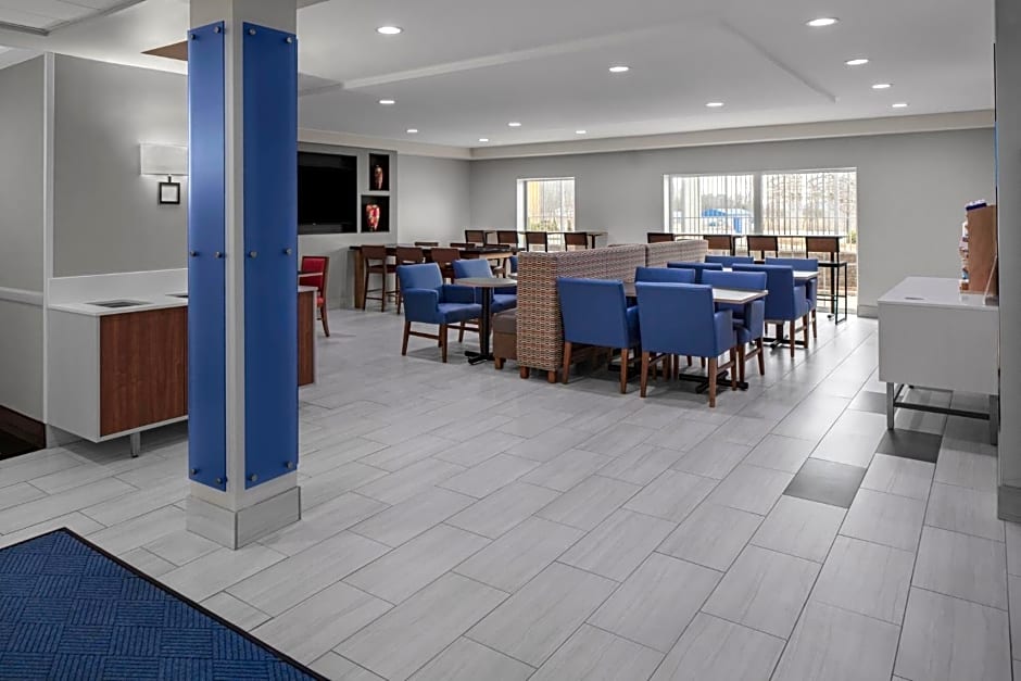 Holiday Inn Express & Suites Asheville SW - Outlet Ctr Area