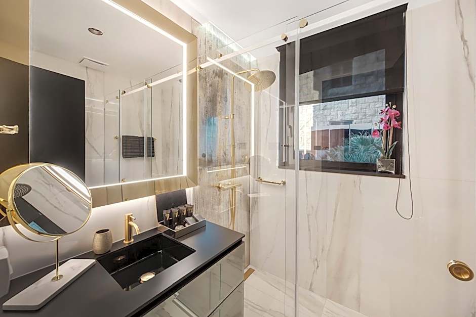 Posh Residence Luxury Suites
